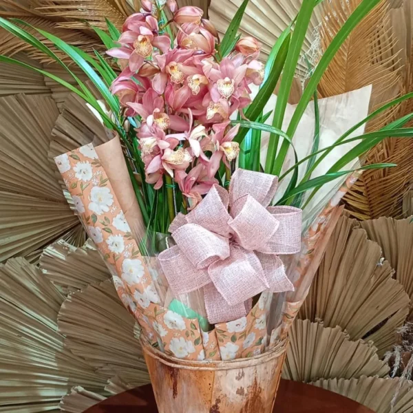 36 - Orquídea Cymbidium no Cachepo de Casca