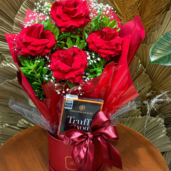 30 - Arranjo com 4 Rosas Colombianas na Caixa Exclusiva Florisneia + Choco Truffle